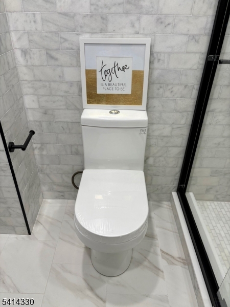 458 Totowa Road, Unit 3 Totowa, NJ 07512 - Photo 10 of 20 a bathroom with a toilet and a sink