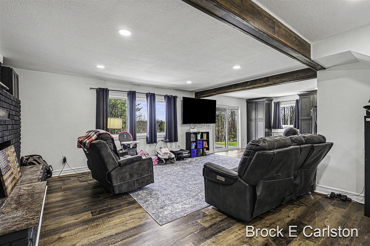 3233 Becker Road Muskegon, MI 49445 - Photo 5 of 55