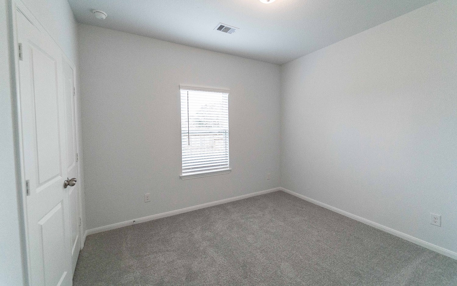 1718 Windrose Bend Angleton, TX 77515 - Photo 11 of 14 an empty room with a window