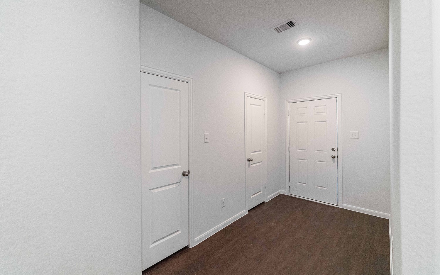 1718 Windrose Bend Angleton, TX 77515 - Photo 2 of 14 a view of a hallway
