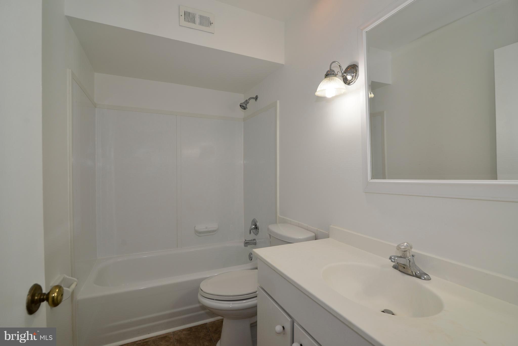 5841 Royal Ridge Drive, Unit 947 Springfield, VA 22152 - Photo 12 of 22 Bath 1