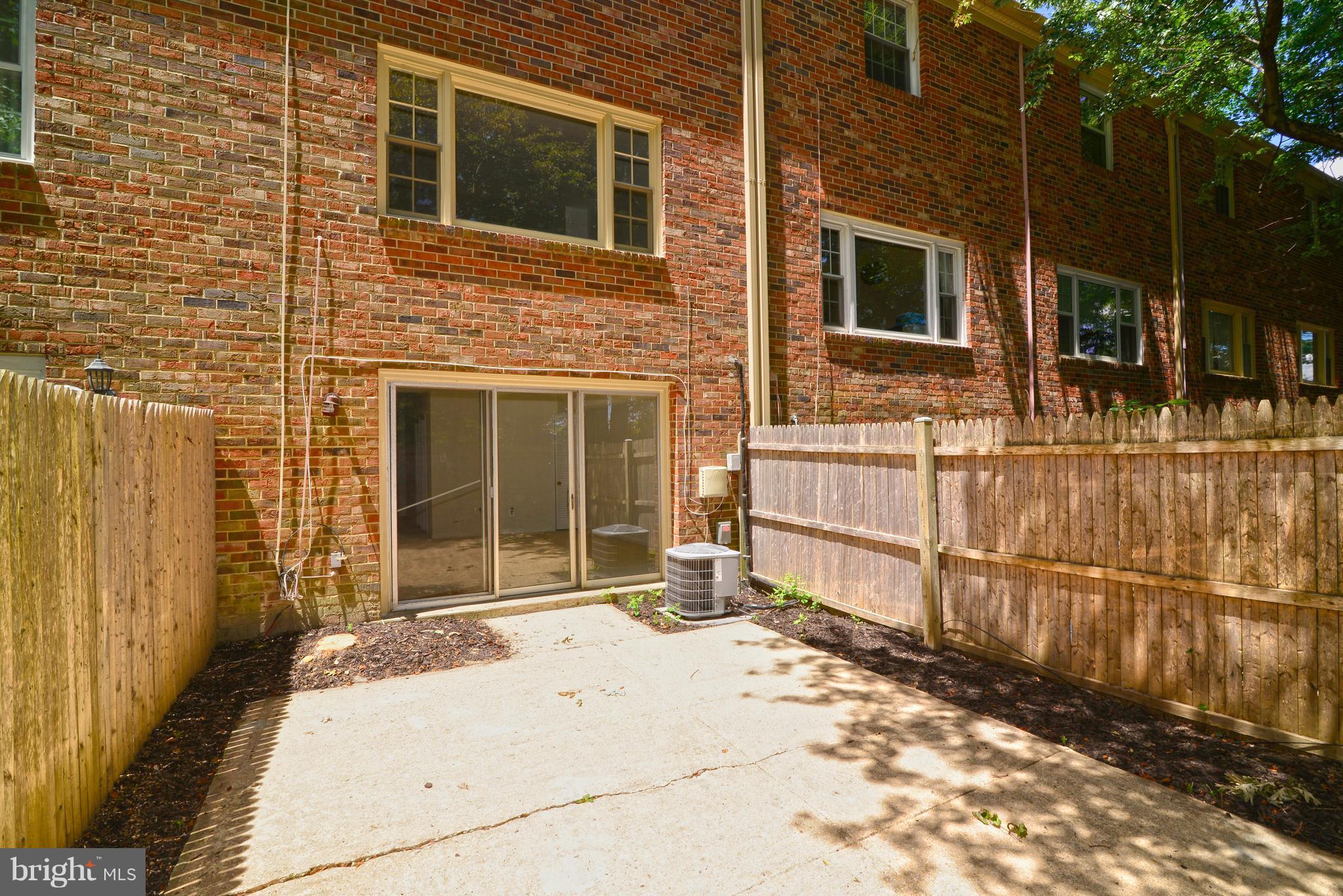 5841 Royal Ridge Drive, Unit 947 Springfield, VA 22152 - Photo 15 of 22 Exterior (Rear)