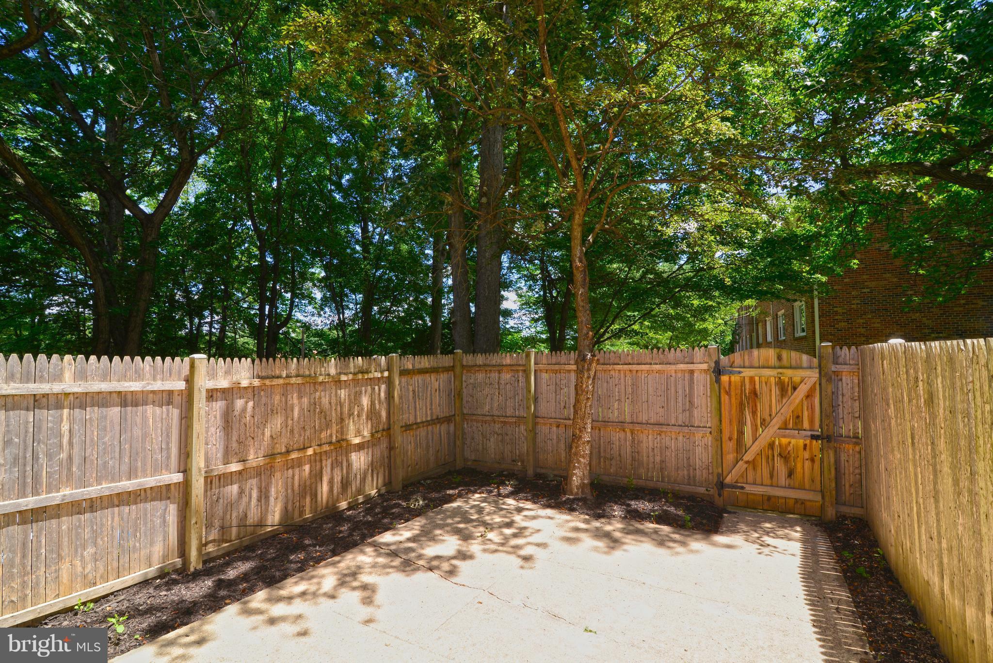 5841 Royal Ridge Drive, Unit 947 Springfield, VA 22152 - Photo 16 of 22 Exterior (Rear)