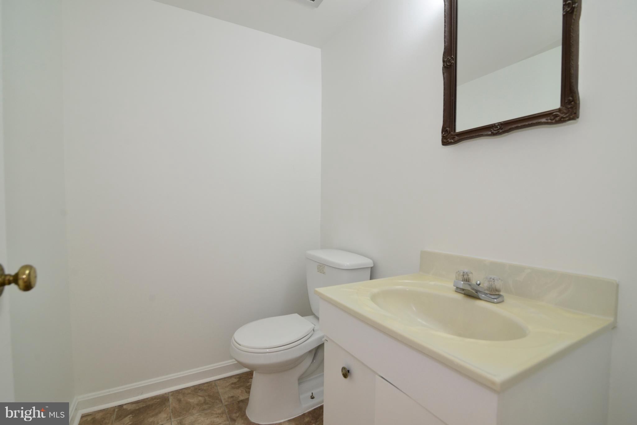 5841 Royal Ridge Drive, Unit 947 Springfield, VA 22152 - Photo 18 of 22 Powder room