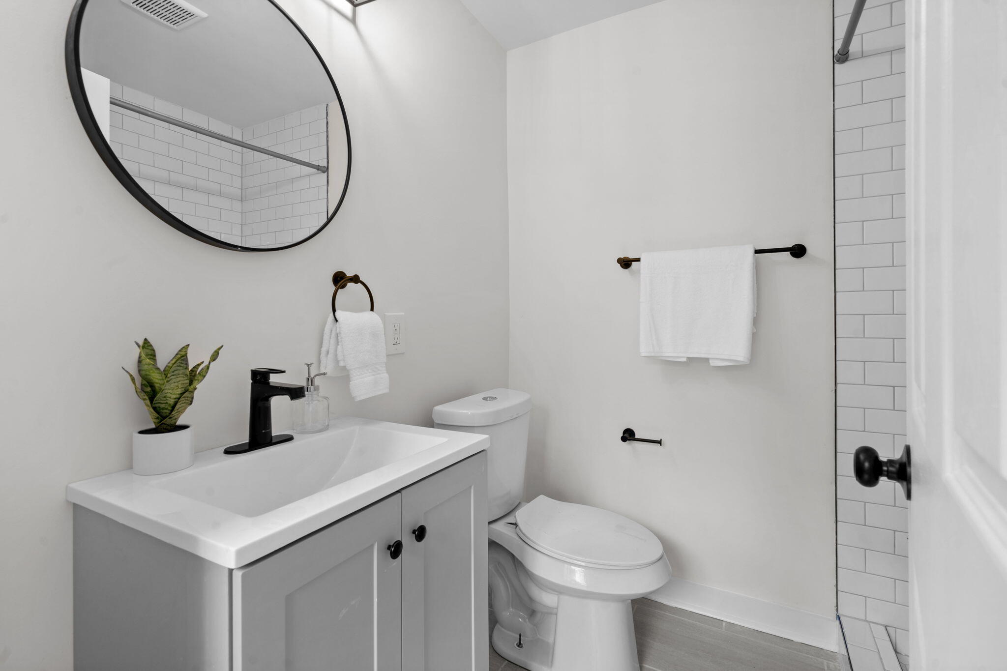 708 South Moore Road Chattanooga, TN 37412 - Photo 11 of 31 Bathroom 2