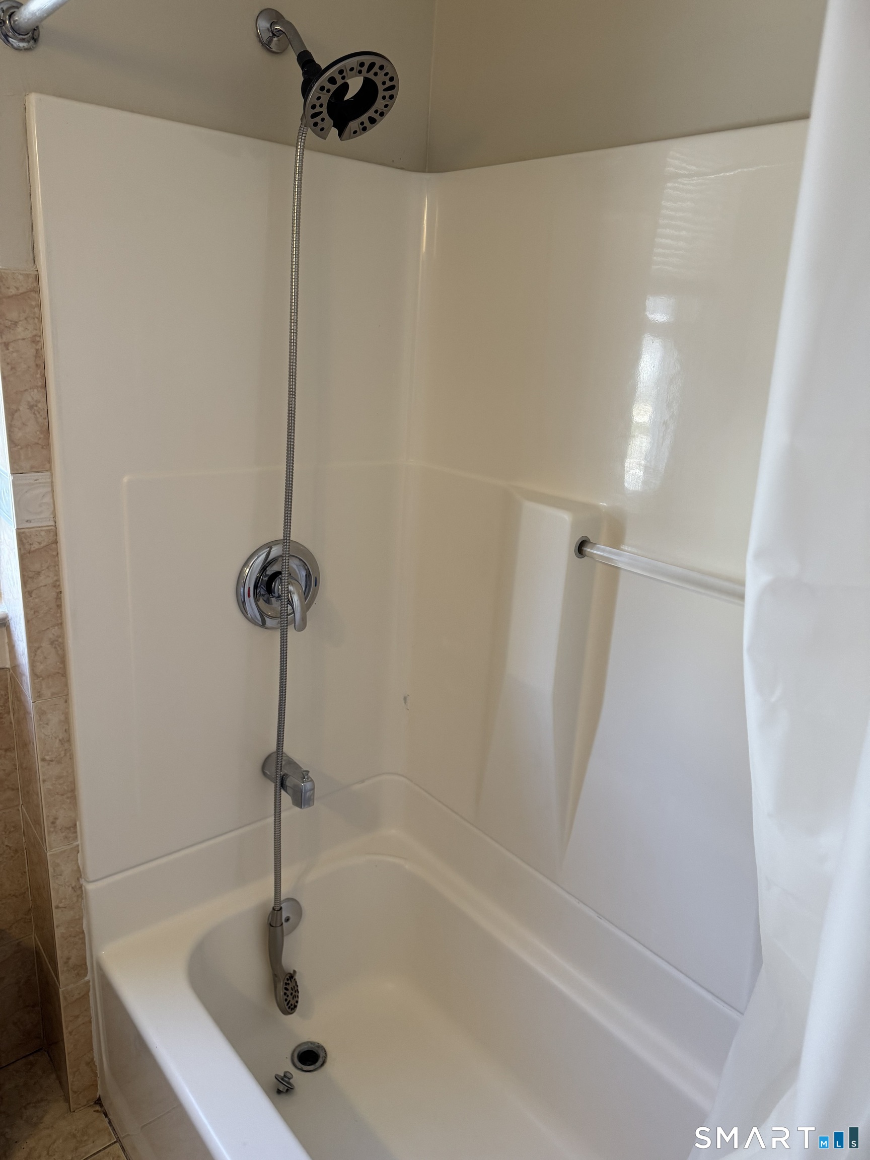 46 Denison Avenue New London, CT 06320 - Photo 16 of 19