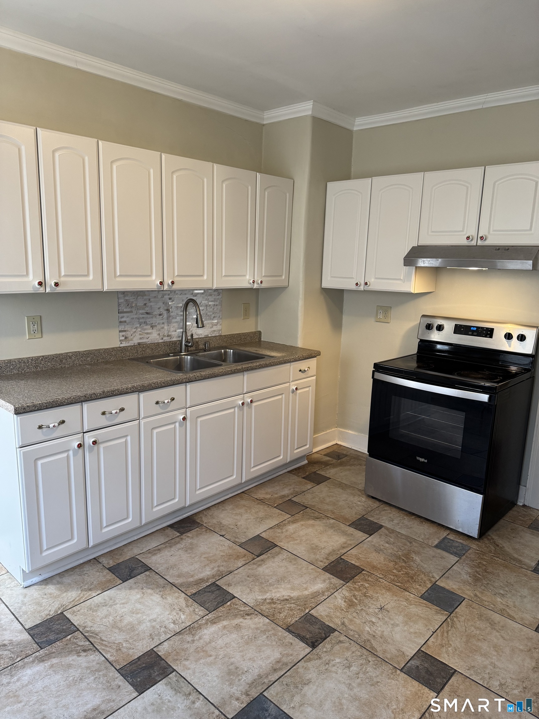 46 Denison Avenue New London, CT 06320 - Photo 6 of 19