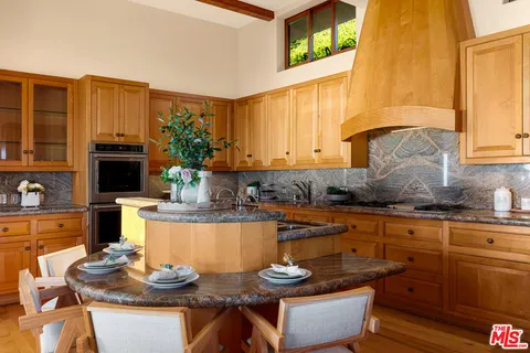 $5,000,000 | 4240 Avenida De La Encinal, Malibu, CA 90265