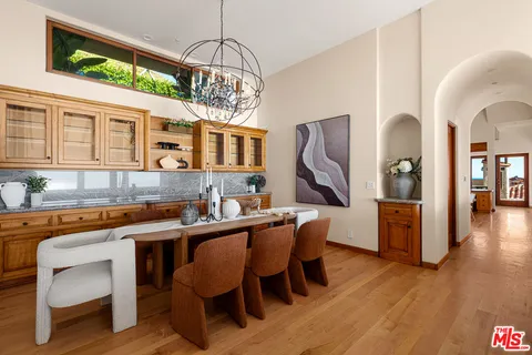$5,000,000 | 4240 Avenida De La Encinal, Malibu, CA 90265
