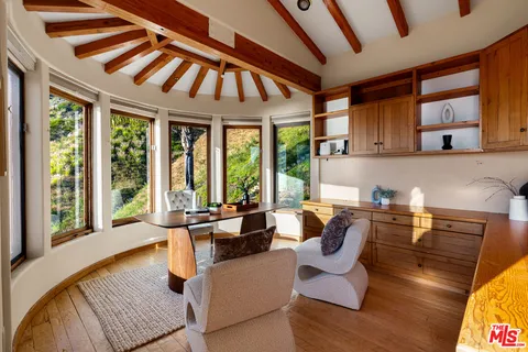$5,000,000 | 4240 Avenida De La Encinal, Malibu, CA 90265