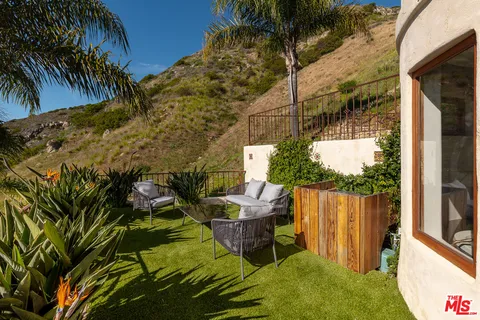 $5,000,000 | 4240 Avenida De La Encinal, Malibu, CA 90265