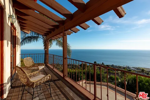 $5,000,000 | 4240 Avenida De La Encinal, Malibu, CA 90265