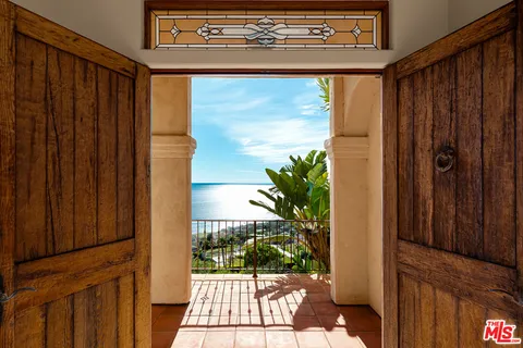 $5,000,000 | 4240 Avenida De La Encinal, Malibu, CA 90265