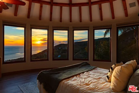 $5,000,000 | 4240 Avenida De La Encinal, Malibu, CA 90265