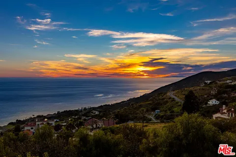 $5,000,000 | 4240 Avenida De La Encinal, Malibu, CA 90265
