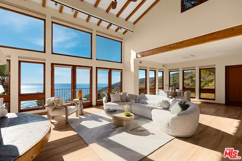$5,000,000 | 4240 Avenida De La Encinal, Malibu, CA 90265