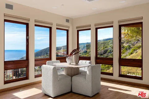 $5,000,000 | 4240 Avenida De La Encinal, Malibu, CA 90265