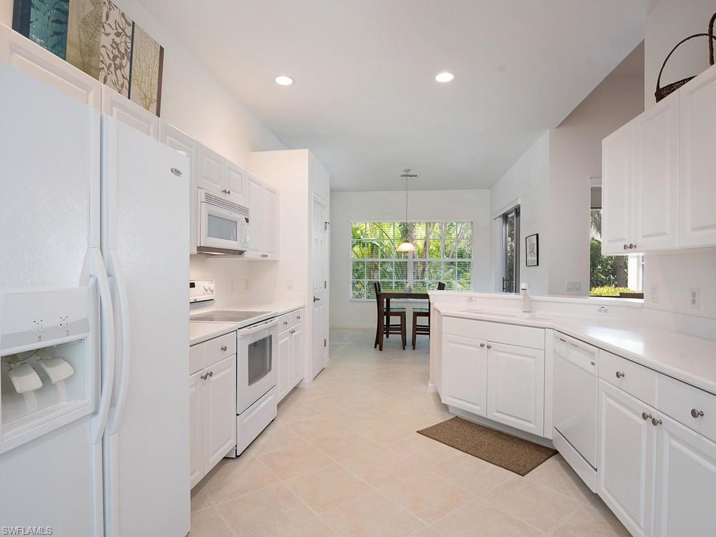 16192 Parque Lane Naples, FL 34110 - Photo 4 of 27 Kitchen