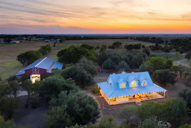 $1,425,000 | 1610 County Road 463, Coupland, TX 78615
