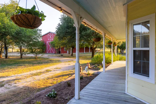 $1,425,000 | 1610 County Road 463, Coupland, TX 78615