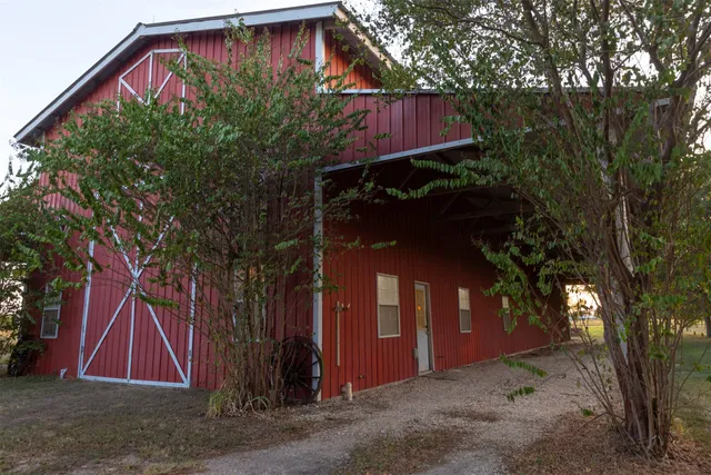 $1,425,000 | 1610 County Road 463, Coupland, TX 78615