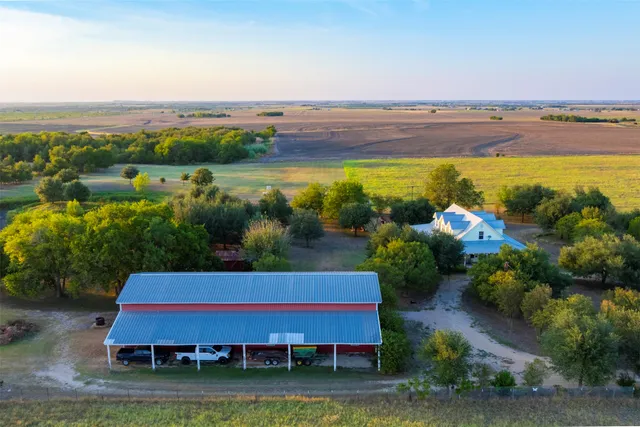 $1,425,000 | 1610 County Road 463, Coupland, TX 78615