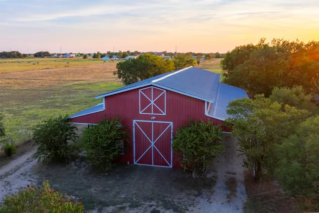 $1,425,000 | 1610 County Road 463, Coupland, TX 78615