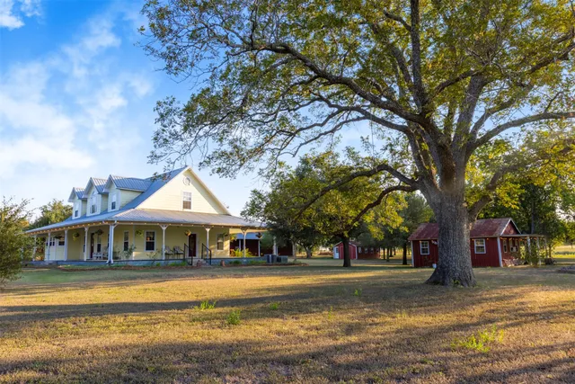 $1,425,000 | 1610 County Road 463, Coupland, TX 78615