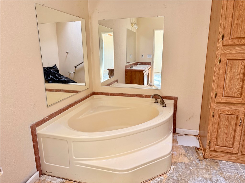 5495 Destiny Way Golden Valley, AZ 86413 - Photo 16 of 48 a bathroom with a bathtub and a shower