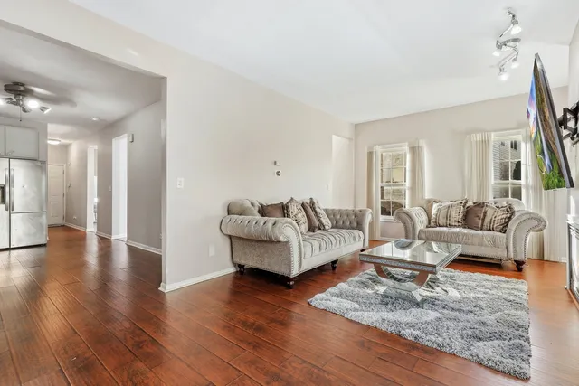 $285,000 | 18423 Stone Creek Drive, Hazel Crest, IL 60429