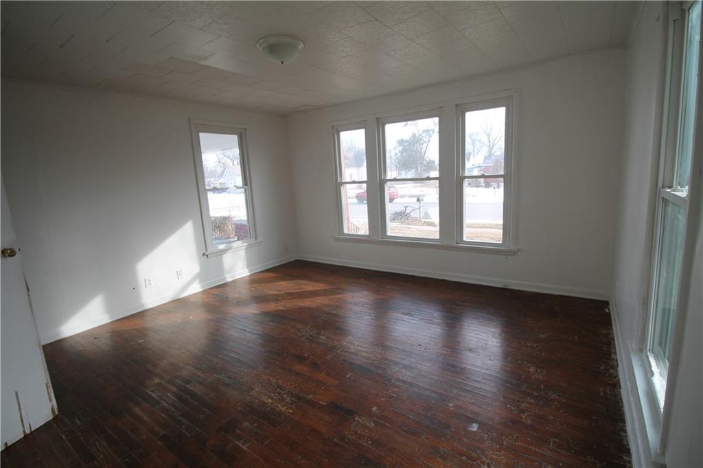 910 West 9th Street Coffeyville, KS 67337 - Photo 11 of 15