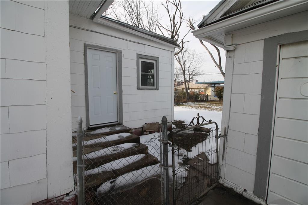 910 West 9th Street Coffeyville, KS 67337 - Photo 2 of 15