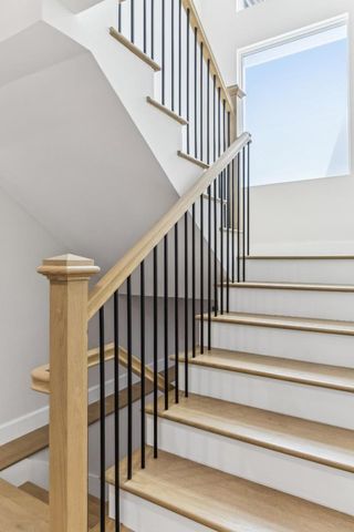 a view of entryway with livingroom
