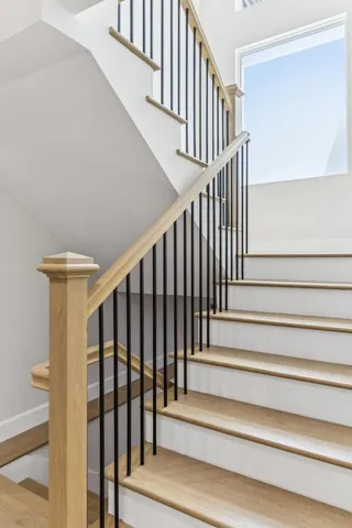 a view of entryway with livingroom