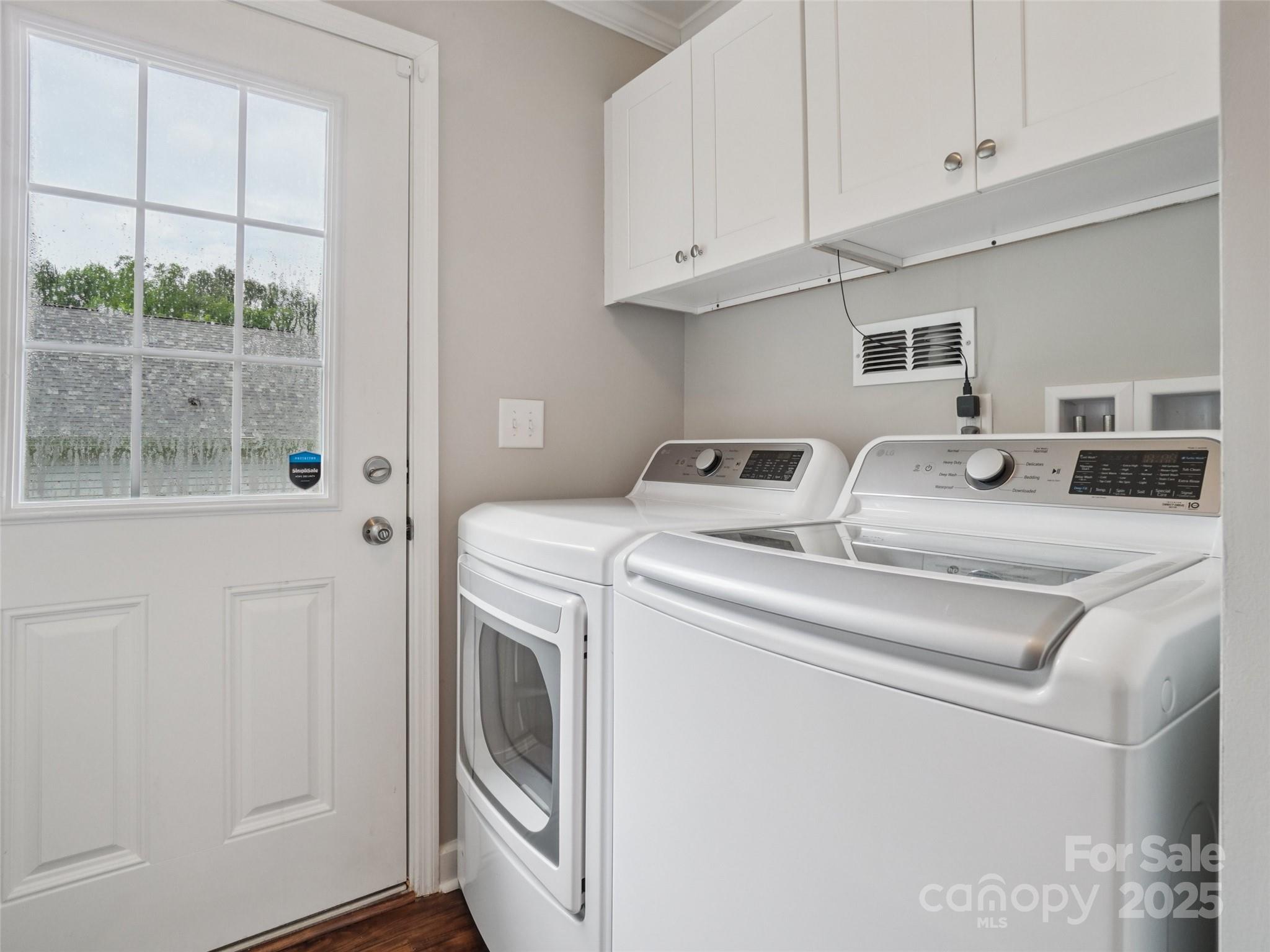 32 Lewis Street Canton, NC 28716 - Photo 18 of 27 a utility room with dryer and washer