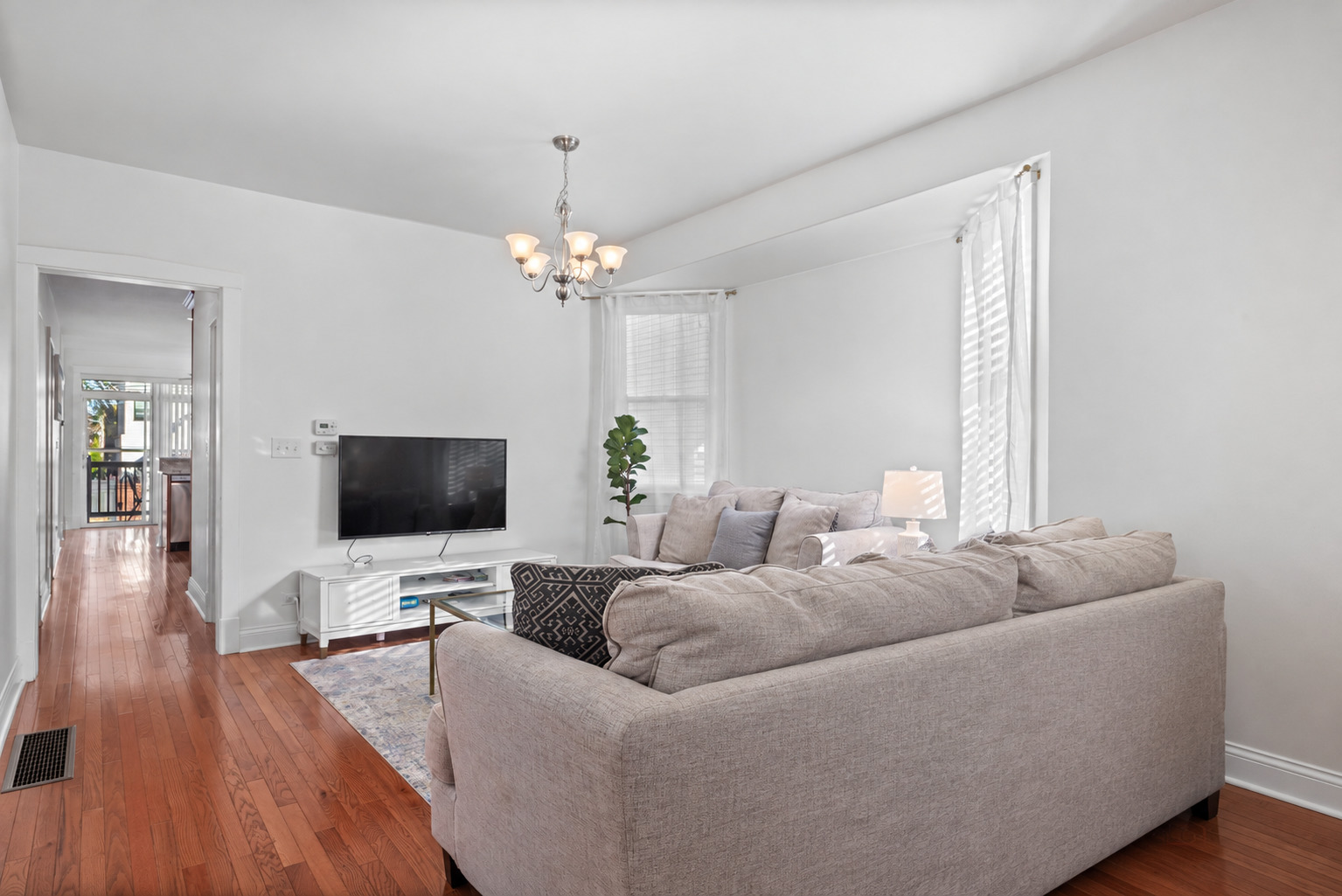 4313 North Ridgeway Avenue Chicago, IL 60618 - Photo 7 of 48 Gallery Image 7