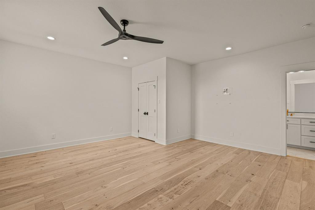227 High View Trail Aledo, TX 76008 - Photo 27 of 39 2nd floor bedroom with attached bathroom and walk-in closet