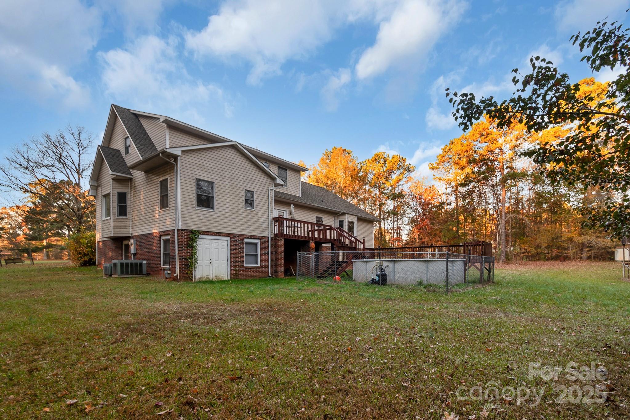 2775 State Rd S-29-285 Lancaster, SC 29720 - Photo 4 of 48 a front view of house with yard