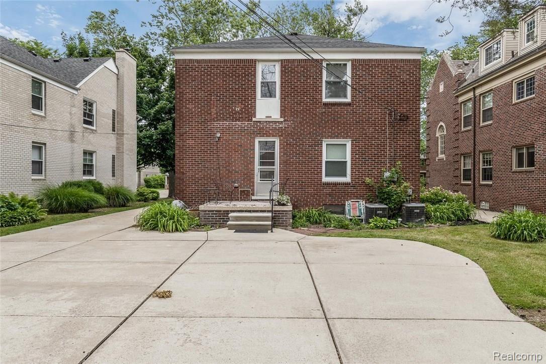 731 Harcourt Road Grosse Pointe, MI 48230 - Photo 17 of 17 733 Harcourt Rd Grosse Pointe-large-029-29-733 Harcourt Road00017-1500x1000-72dpi.jpg