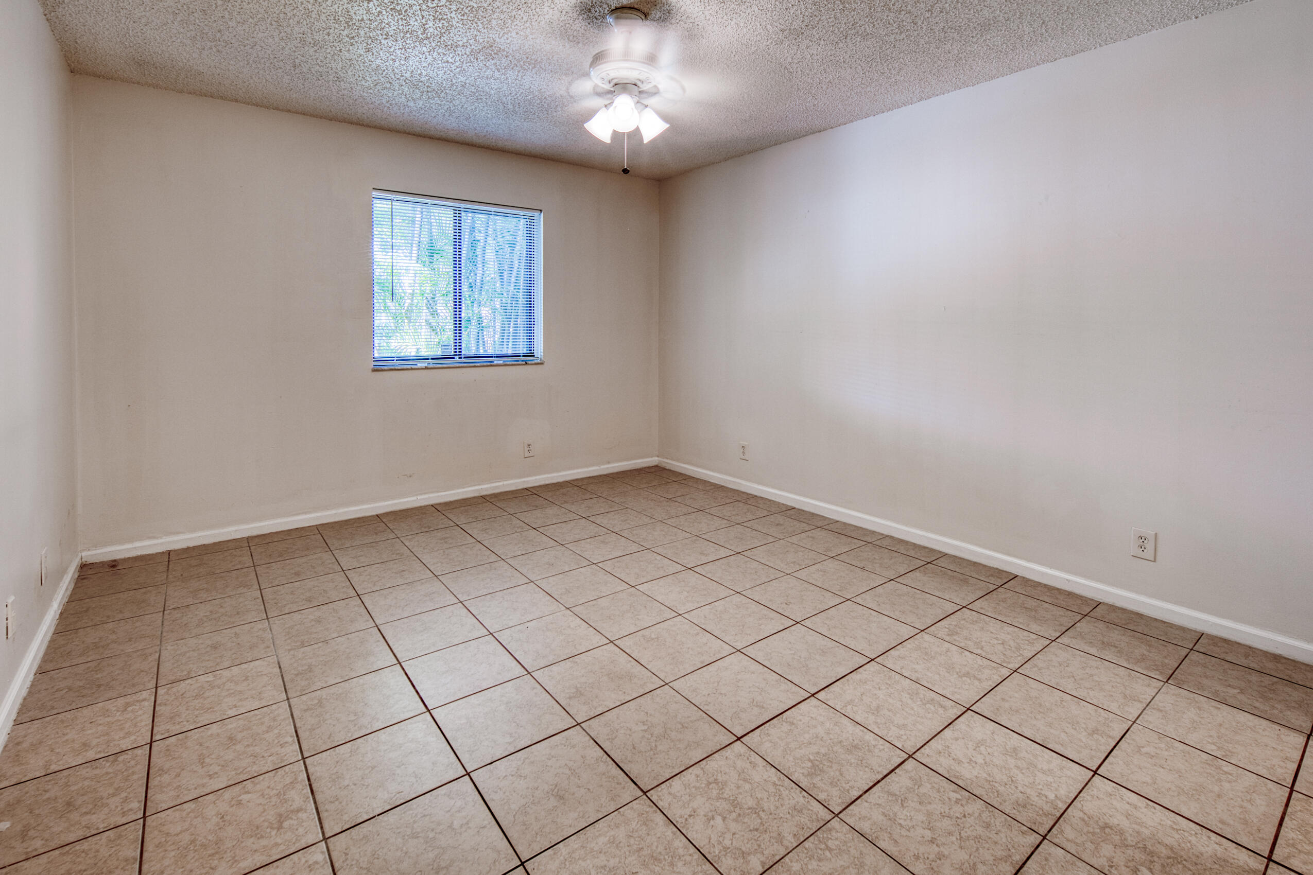 809 North Federal Highway, Unit 3 Lake Worth Beach, FL 33460 - Photo 19 of 31 a view of an empty room and window