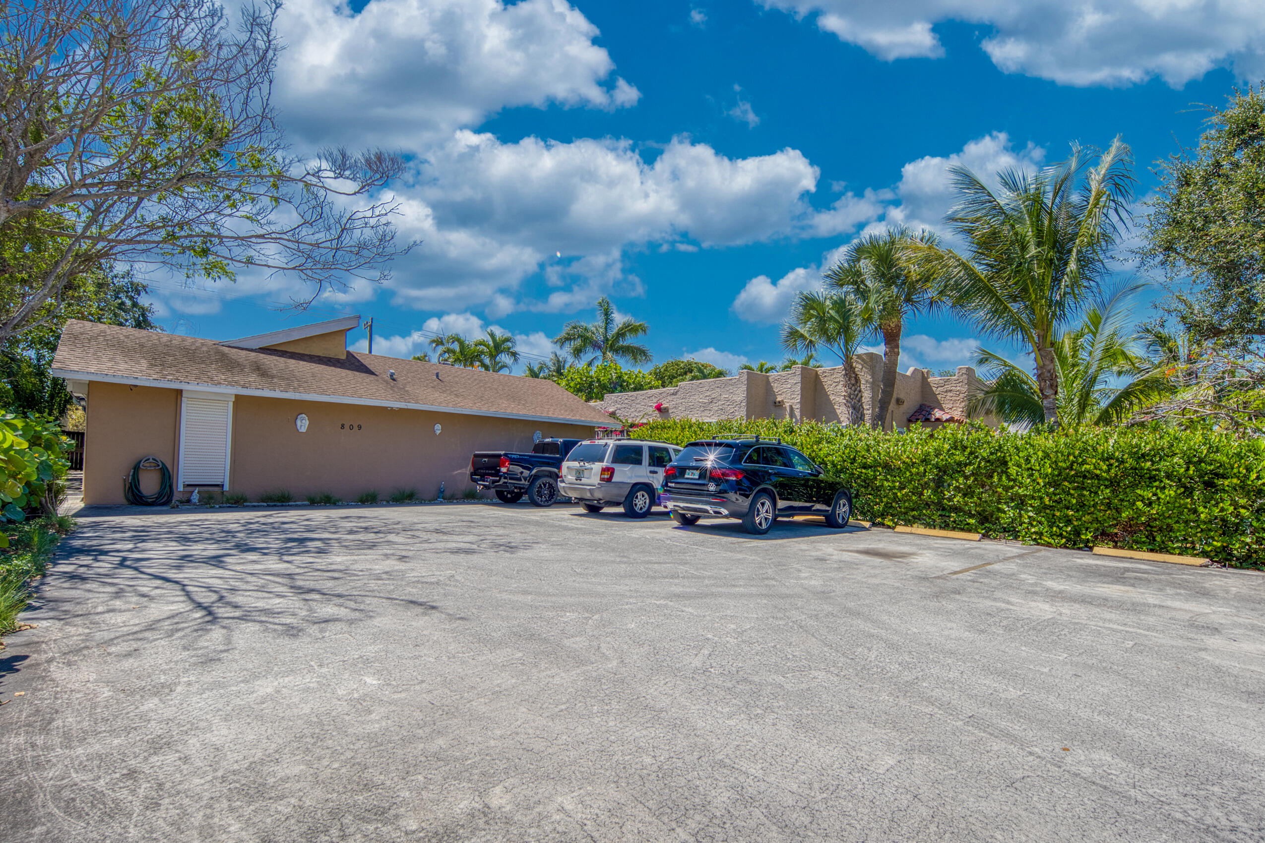 809 North Federal Highway, Unit 3 Lake Worth Beach, FL 33460 - Photo 25 of 31 a view of a house with a patio