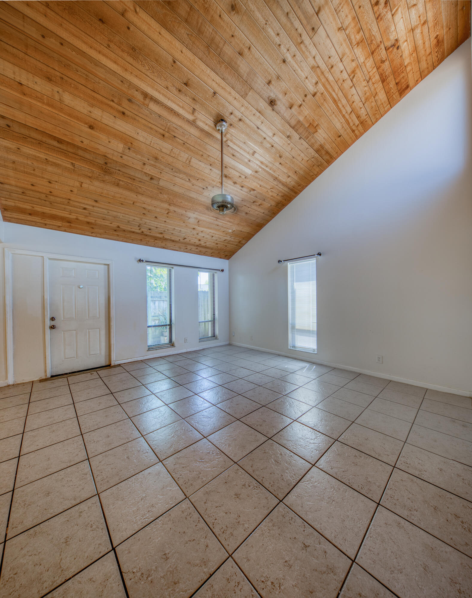 809 North Federal Highway, Unit 3 Lake Worth Beach, FL 33460 - Photo 8 of 31 a view of a livingroom with kitchen