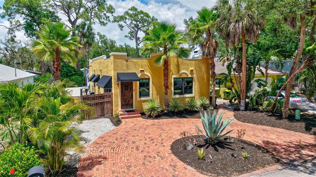 2437 Floyd Street Sarasota, FL 34239 - Photo 1 of 50