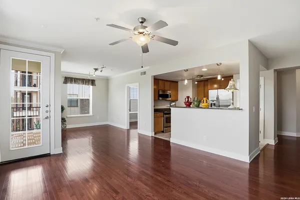 $2,000 | 7342 Oak Manor, Unit 4210, San Antonio, TX 78229