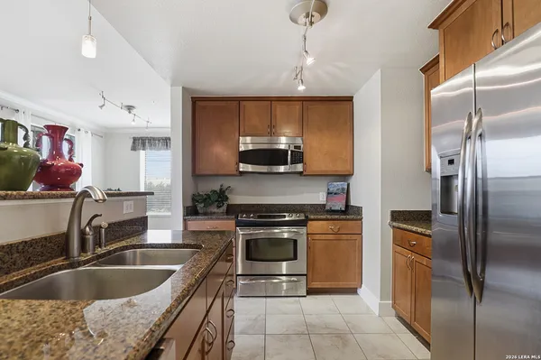 $2,000 | 7342 Oak Manor, Unit 4210, San Antonio, TX 78229