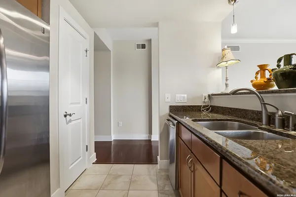 $2,000 | 7342 Oak Manor, Unit 4210, San Antonio, TX 78229
