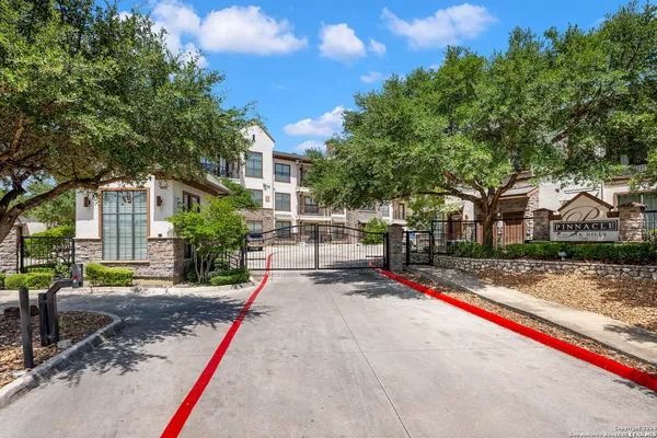 $2,000 | 7342 Oak Manor, Unit 4210, San Antonio, TX 78229