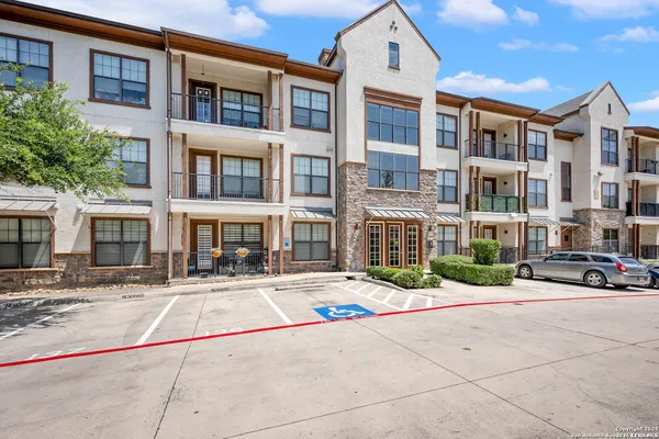 $2,000 | 7342 Oak Manor, Unit 4210, San Antonio, TX 78229