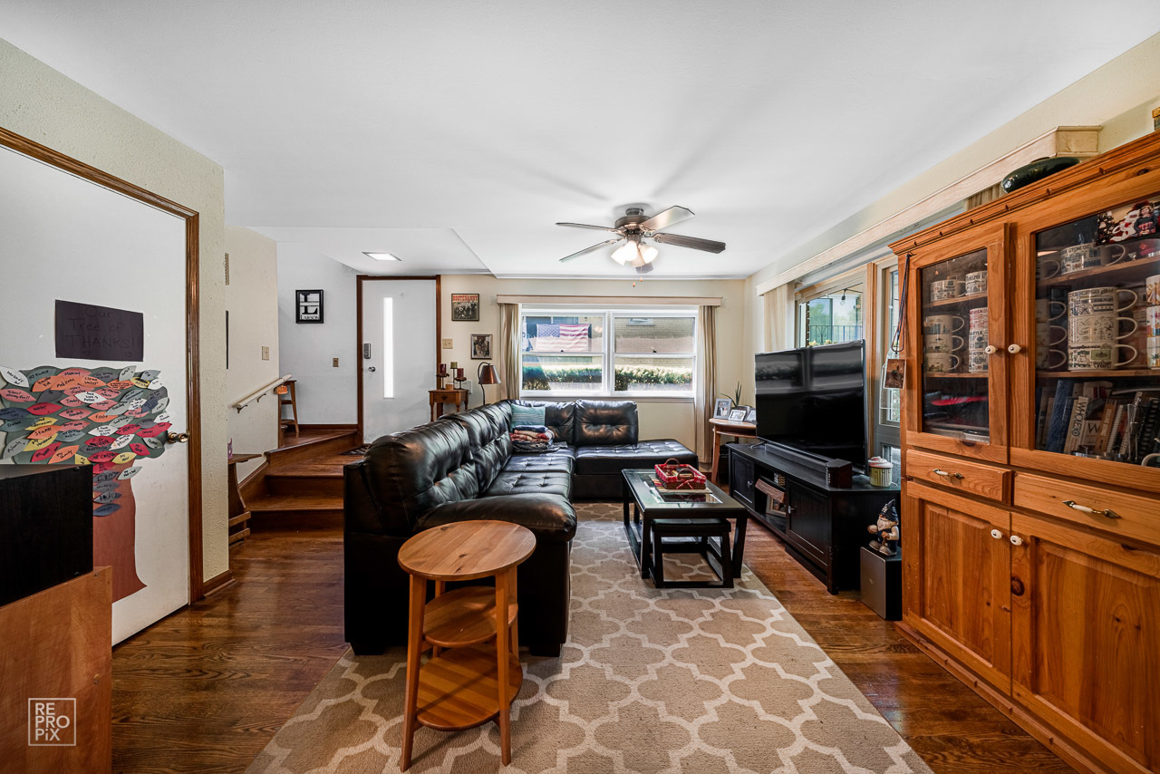 20 North Dee Road Park Ridge, IL 60068 - Photo 7 of 15 a living room with furniture a flat screen tv and a window