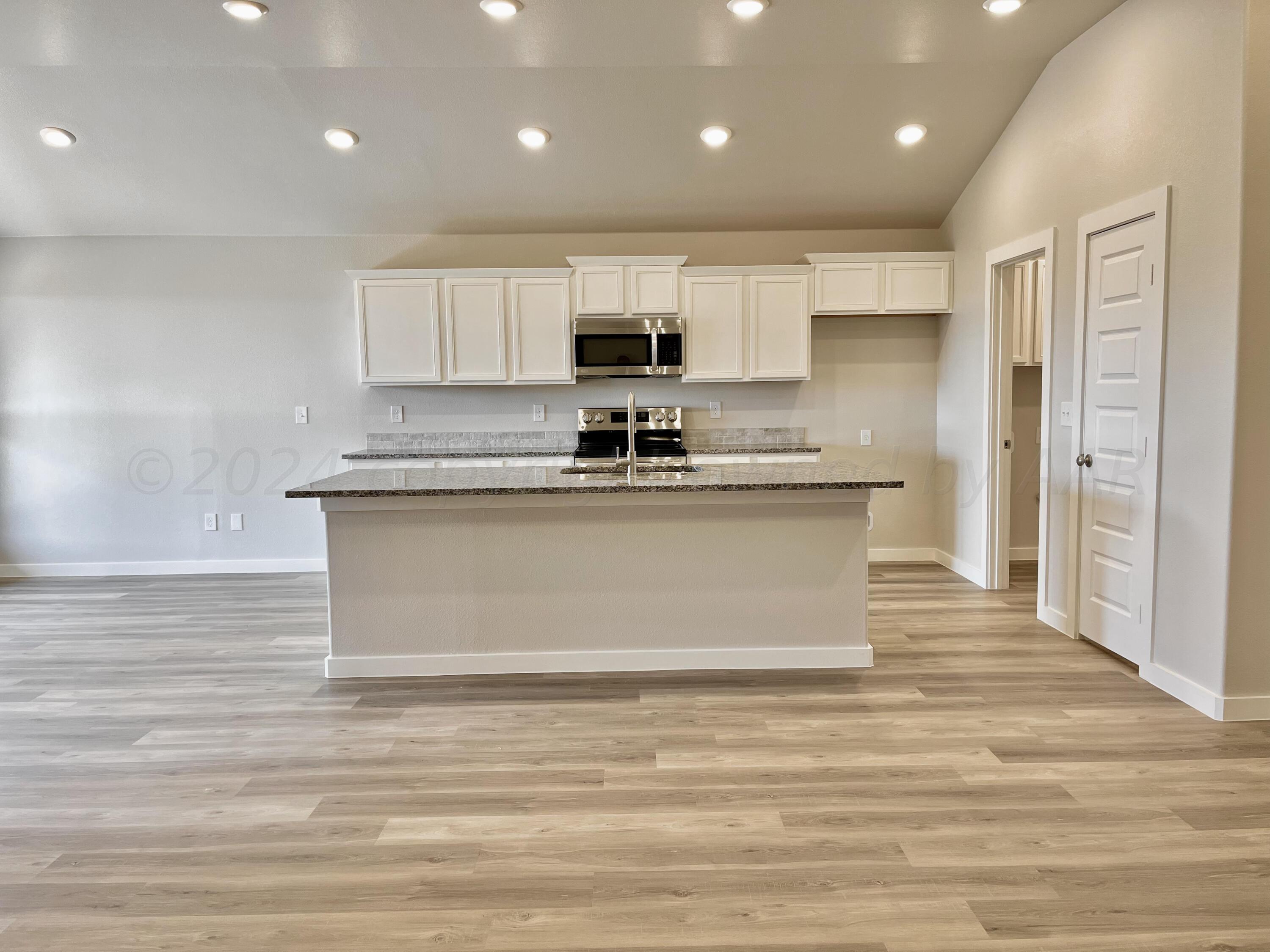 7516 John Thomas Street Amarillo, TX 79119 - Photo 4 of 17 Kit Liv 2